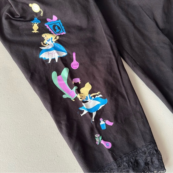 NWT Torrid Disney Alice In Wonderland & Beauty & The Beast Crop Leggings 3X - Picture 5 of 12